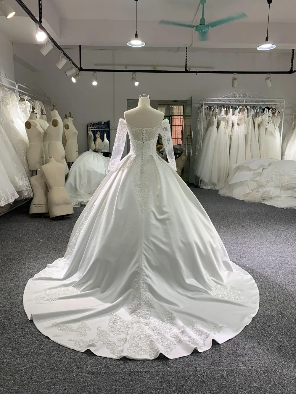 C-001#Ivory Taffeta Off-shoulder Applique Wedding dress