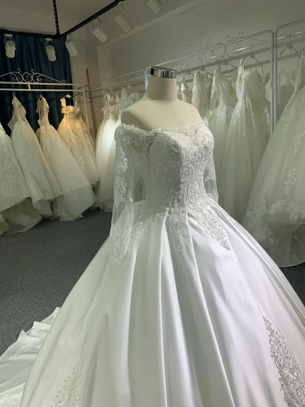 C-001#Ivory Taffeta Off-shoulder Applique Wedding dress