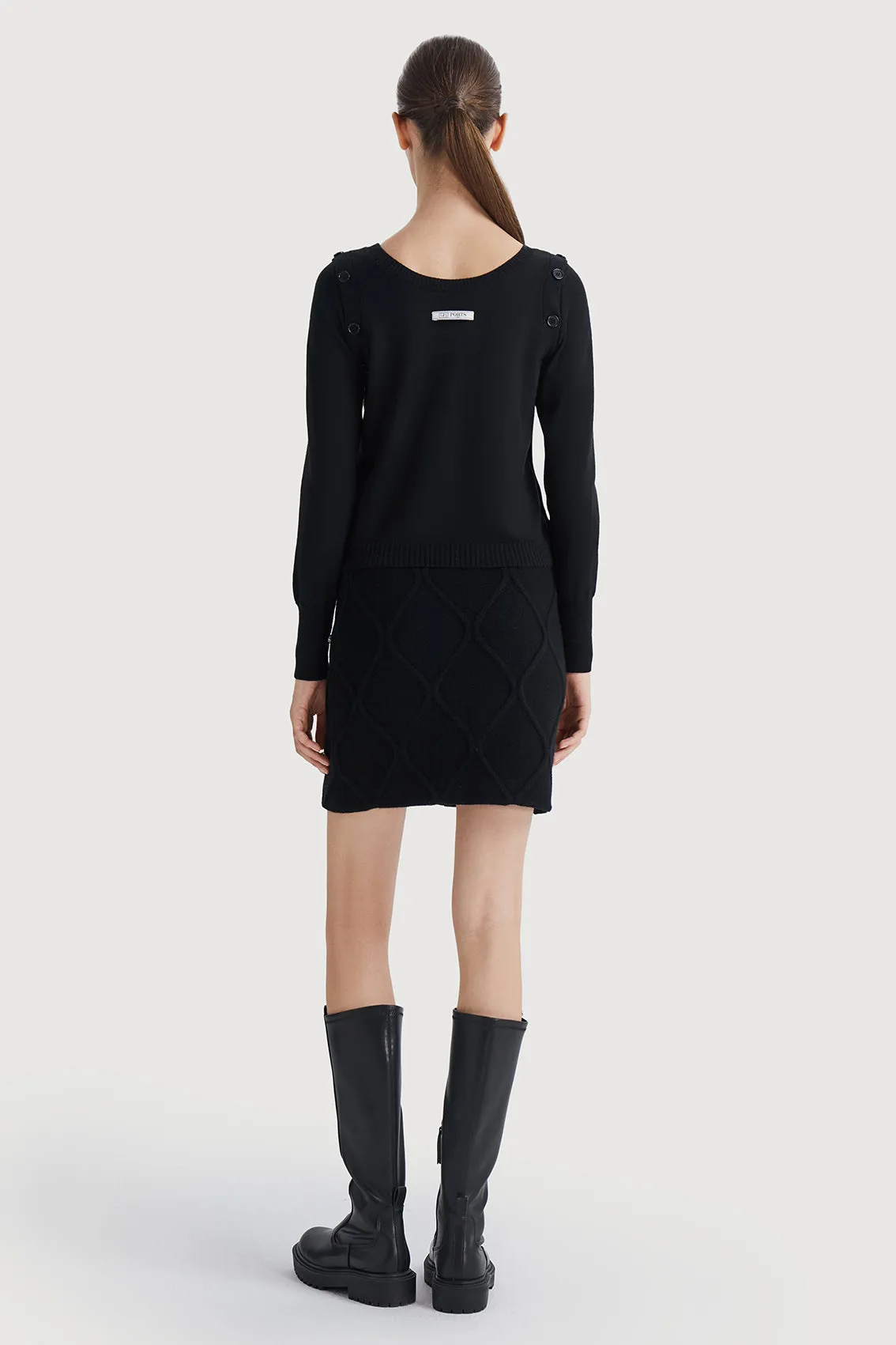 Cozy Knitwear With Contrast Buttons in Black