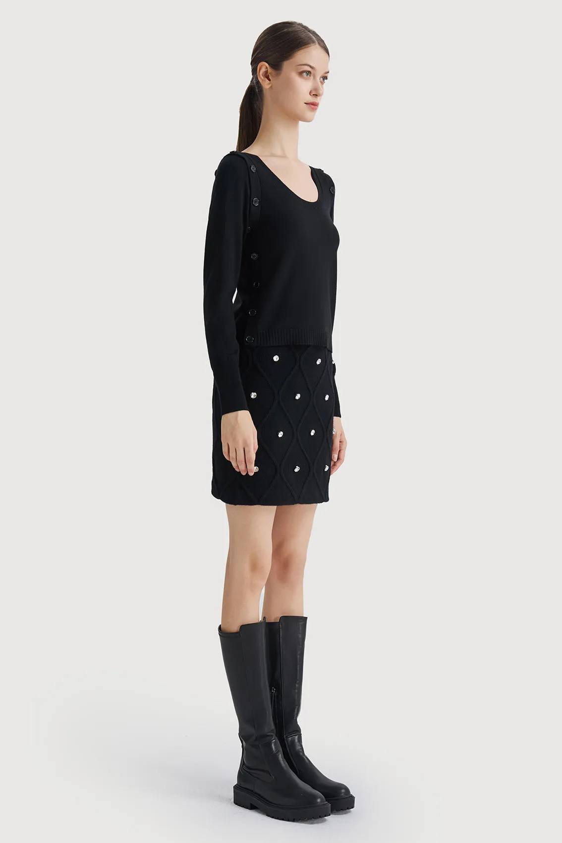 Cozy Knitwear With Contrast Buttons in Black