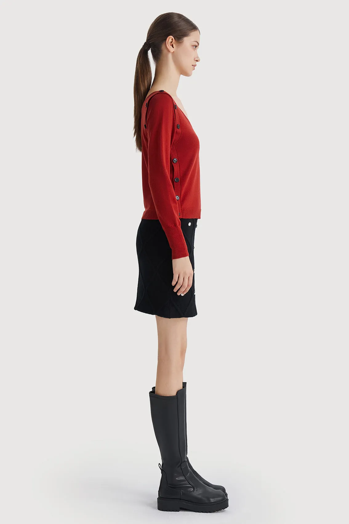 Cozy Knitwear With Contrast Buttons - Ocher