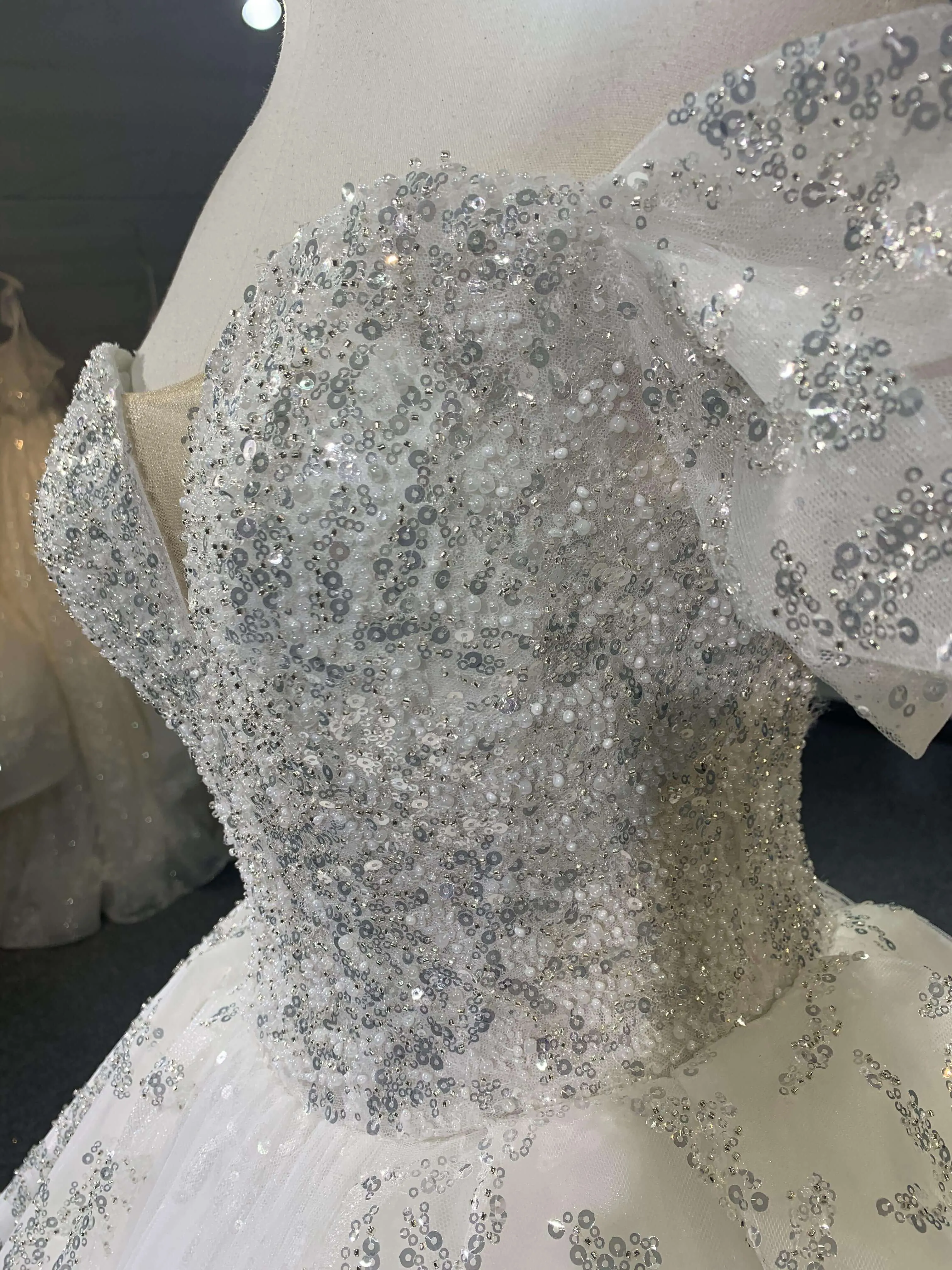 #R2024 Sweetheart Bridal Ball Wedding Dress With Sequin White Lace Applique
