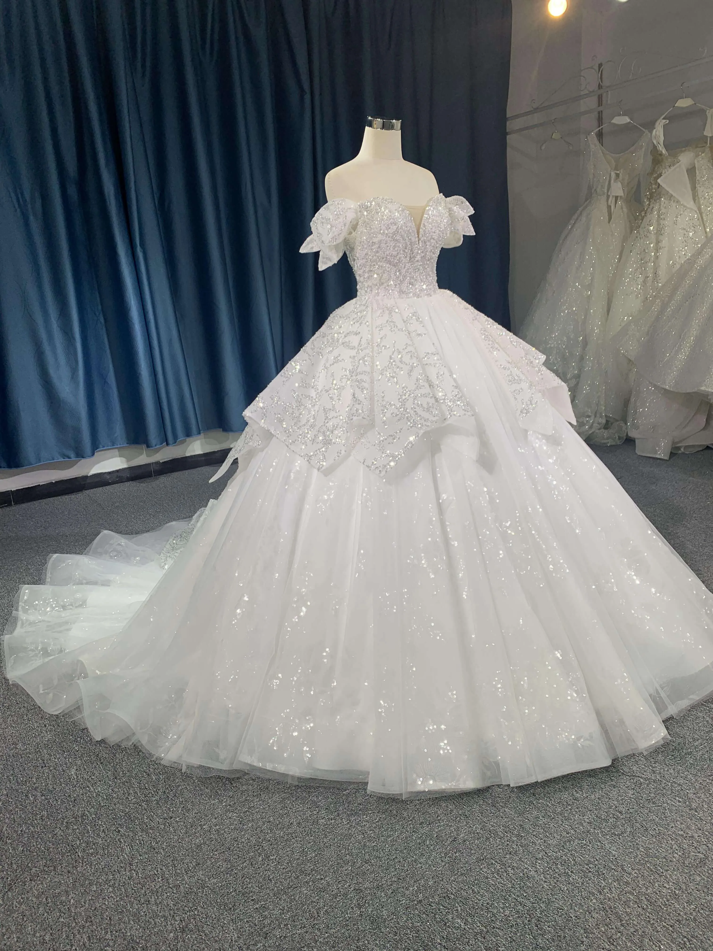 #R2024 Sweetheart Bridal Ball Wedding Dress With Sequin White Lace Applique