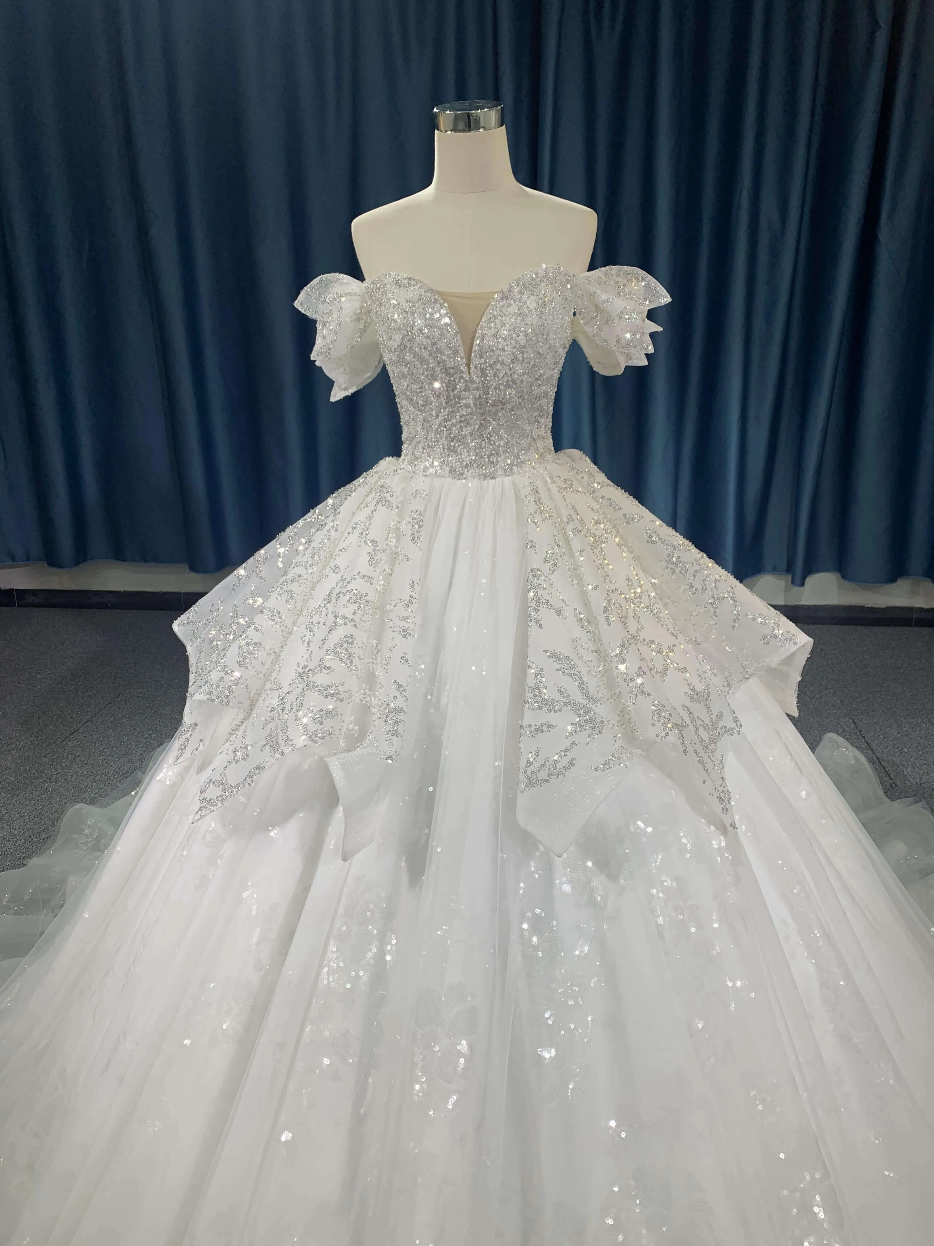 #R2024 Sweetheart Bridal Ball Wedding Dress With Sequin White Lace Applique