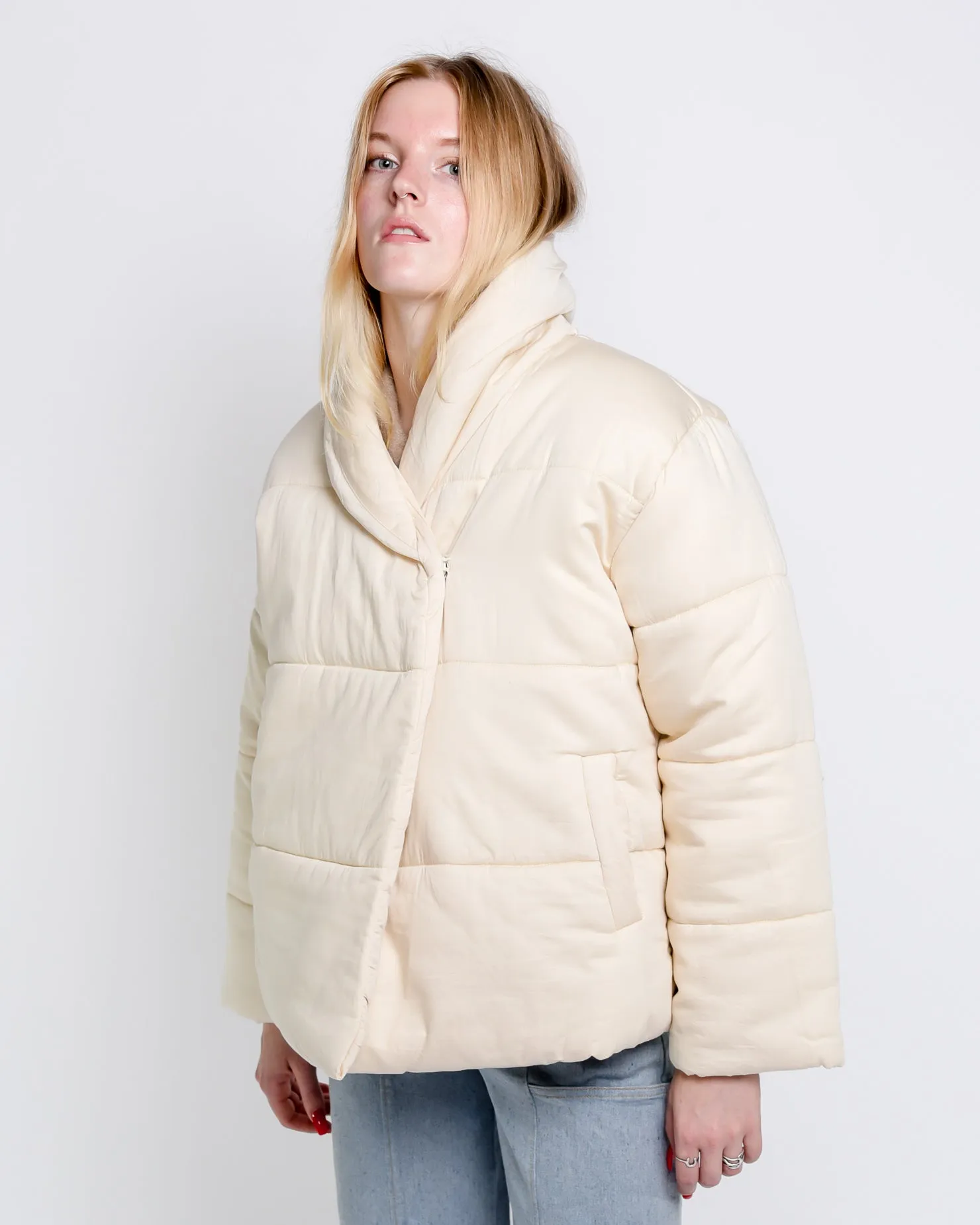 Short cotton puffer jacket in pearl