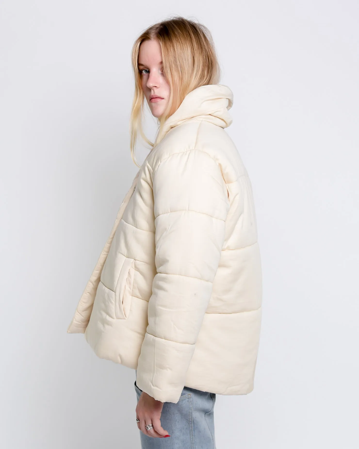 Short cotton puffer jacket in pearl