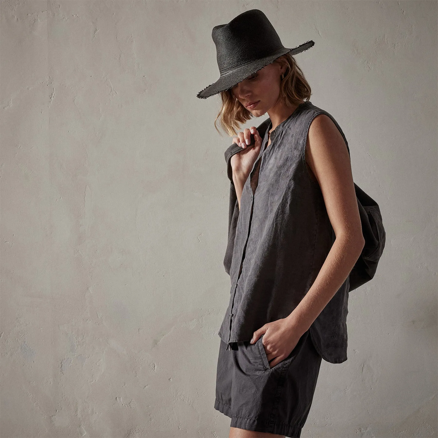 Sleeveless Linen Shirt - Magma Pigment