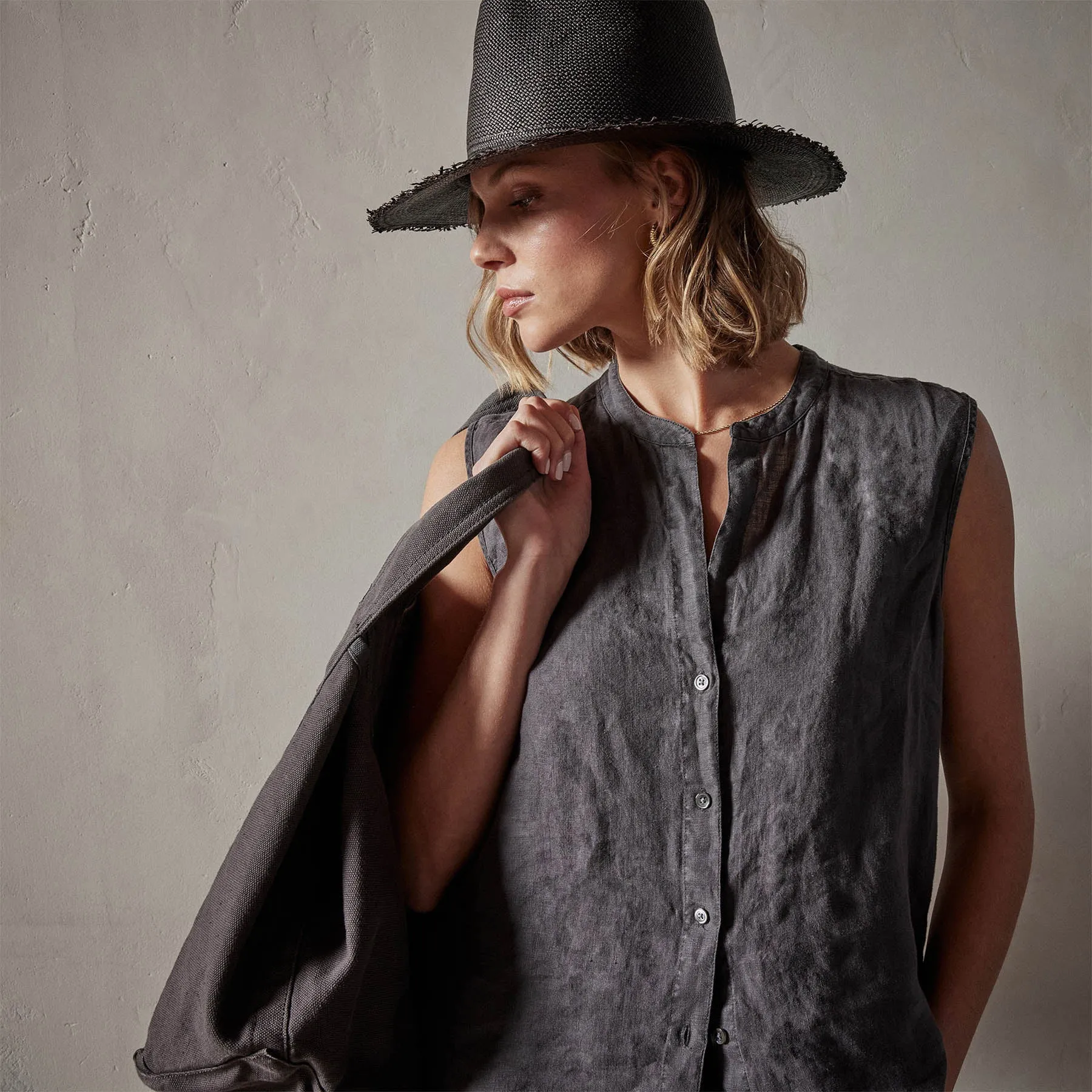 Sleeveless Linen Shirt - Magma Pigment